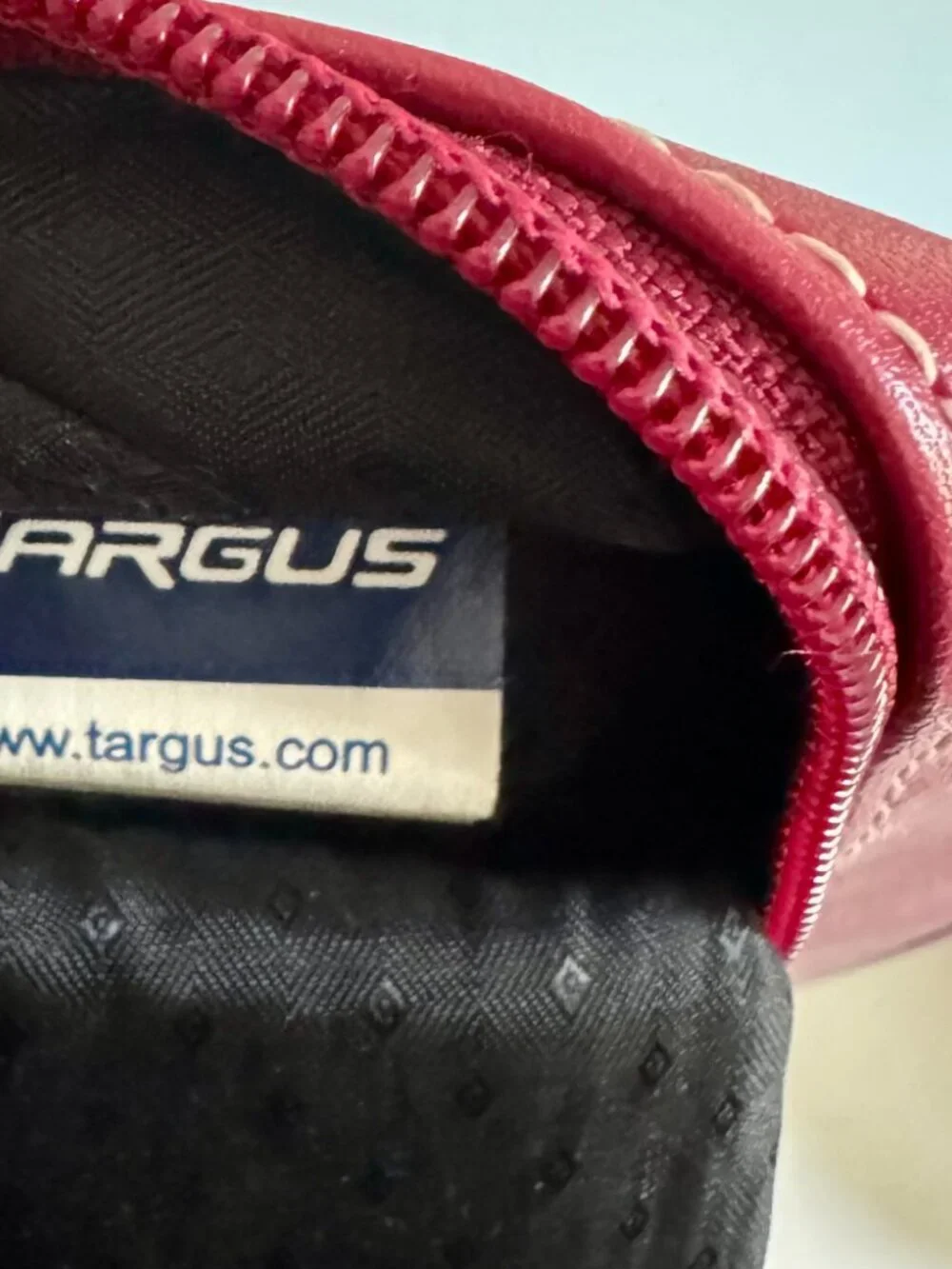 Targus. Padded Laptop Tote. Red.